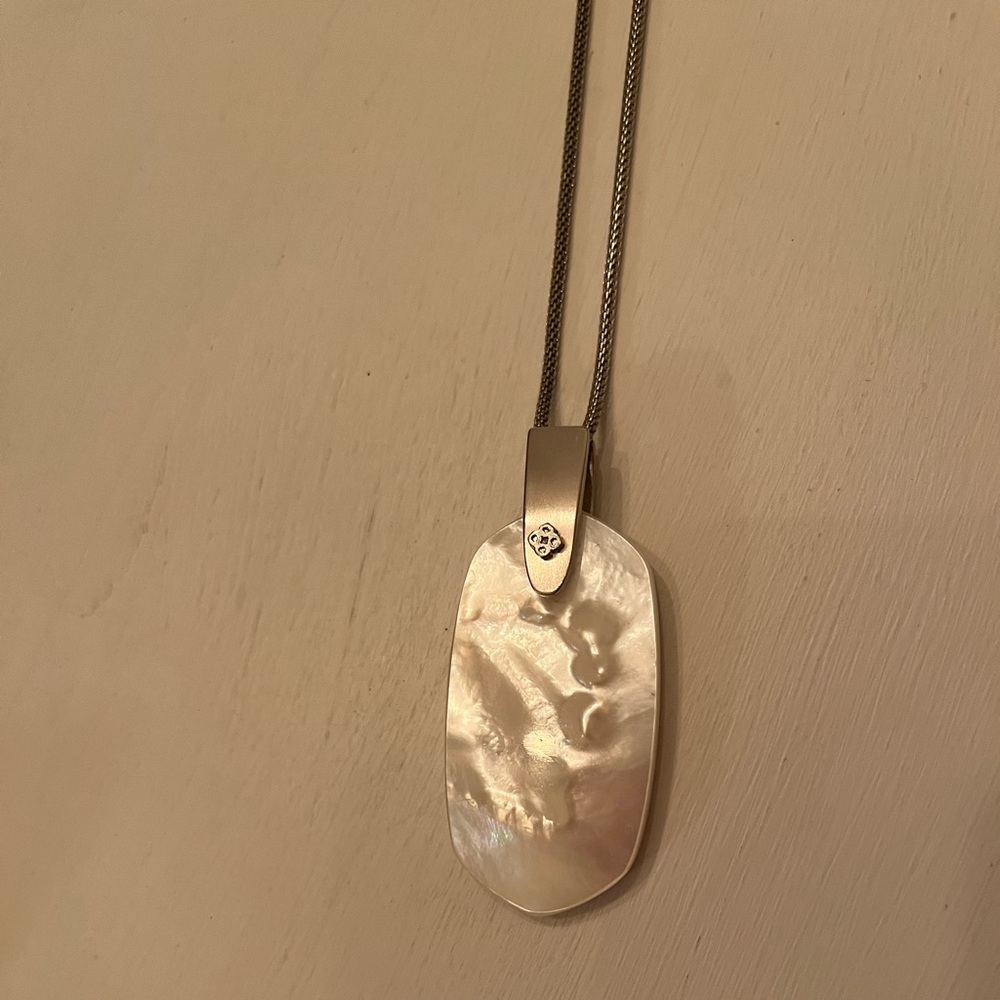 Kendra Scott Mother of Pearl Pendant